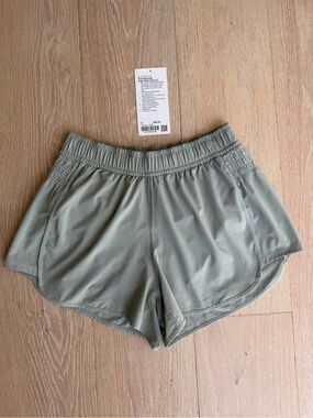 Lululemon Ruched Side High Rise Shorts 3”
Like New / Fog Green / Size S (6)